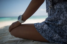 Load image into Gallery viewer, SUUNTO D4i WHITE - USB CABLE AND EXTENSION STRAP SOLD SEPARATELY--SS050278000
